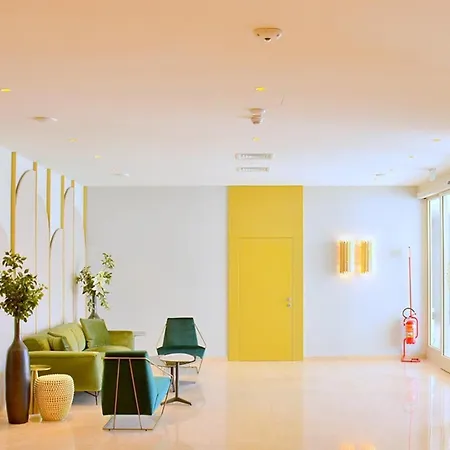 Azure Serenity Modern Sea View Flat With Pool 公寓