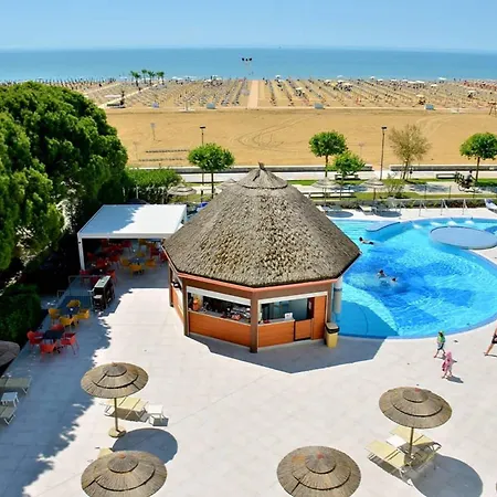Azure Serenity Modern Sea View Flat With Pool Apartman Bibione