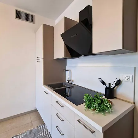 Διαμέρισμα Azure Serenity Modern Sea View Flat With Pool *