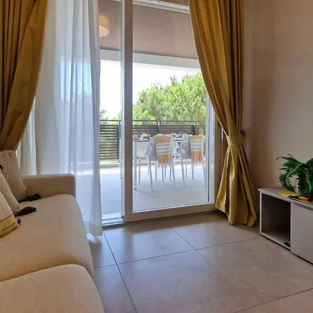 Azure Serenity Modern Sea View Flat With Pool