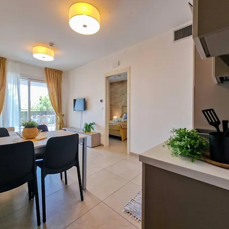 Azure Serenity Modern Sea View Flat With Pool Μπιμπιόνε