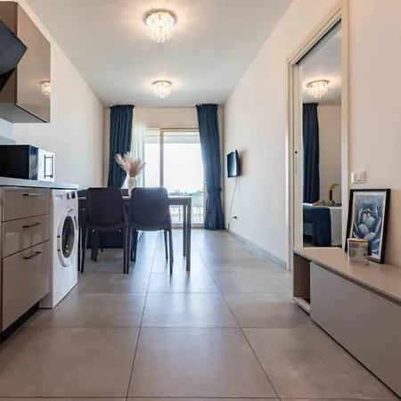 Azure Serenity Modern Sea View Flat With Pool *