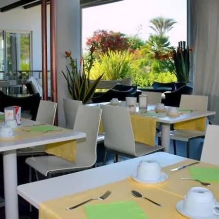 Διαμέρισμα Azure Serenity Modern Sea View Flat With Pool *